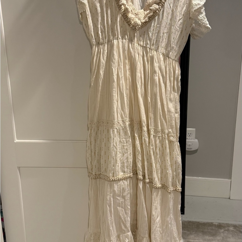 Elegant Z & L Cream and gold ladies Dress- size Large